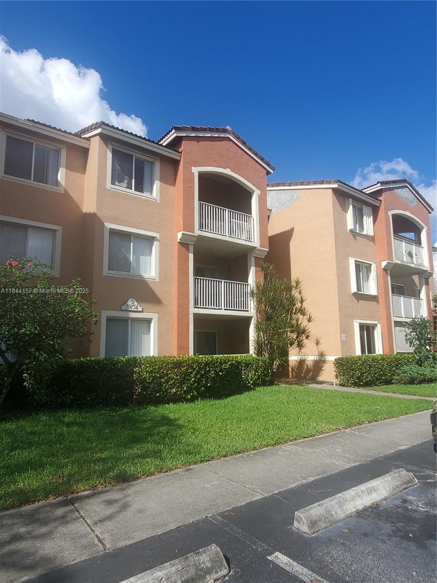 Available September 1st! Move in quickly with fast approval. This ground-floor 3-bedroom, 2-bathroom unit features a split-bedroom layout, offering added privacy and comfort. Conveniently located with easy access to the Turnpike and Sawgrass Expressway. The community offers great amenities including a clubhouse, pool, tennis court, gym, and a scenic walkway around the lake. Open parking is available. Utilities not included.