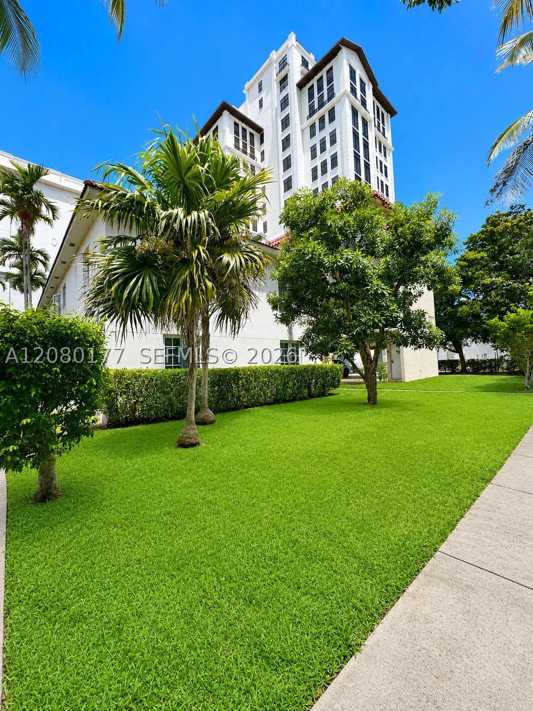 215 Sidonia Ave