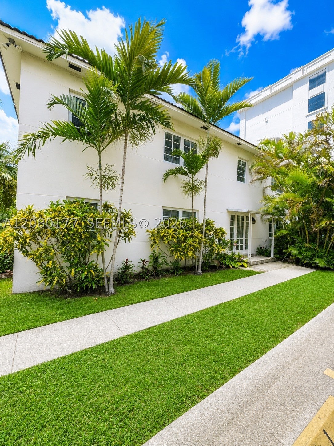 215 Sidonia Ave