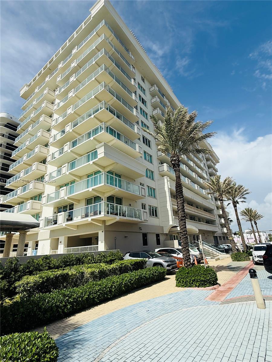9499 Collins Ave 907