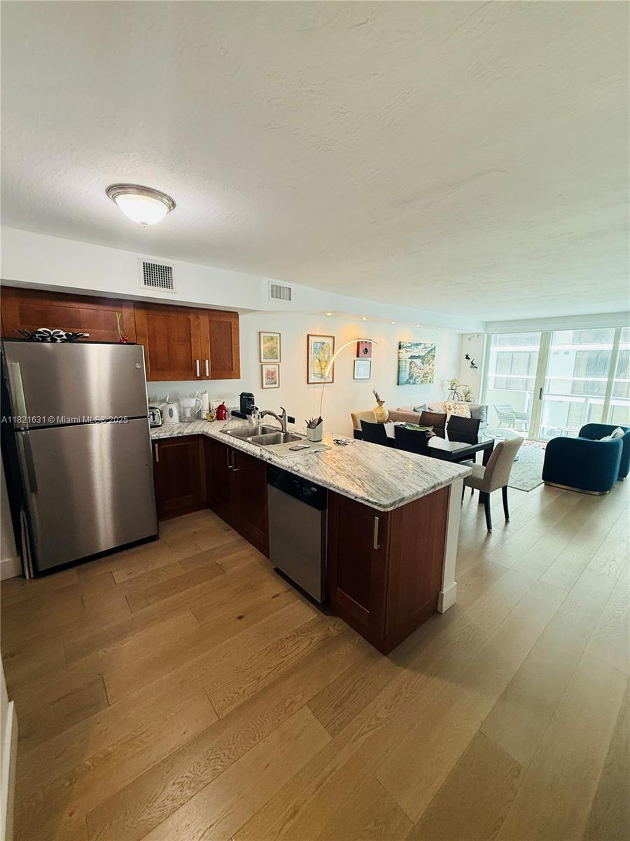 9499 Collins Ave 907