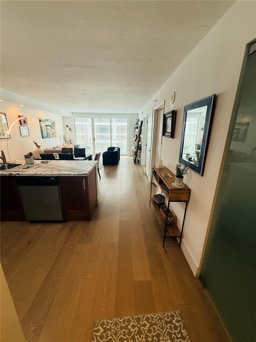 9499 Collins Ave 907