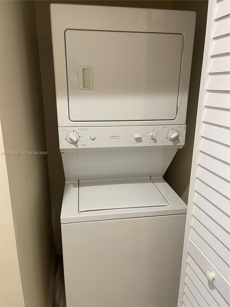 DOWNTOWN DADELAND CONDO N - Residential Lease