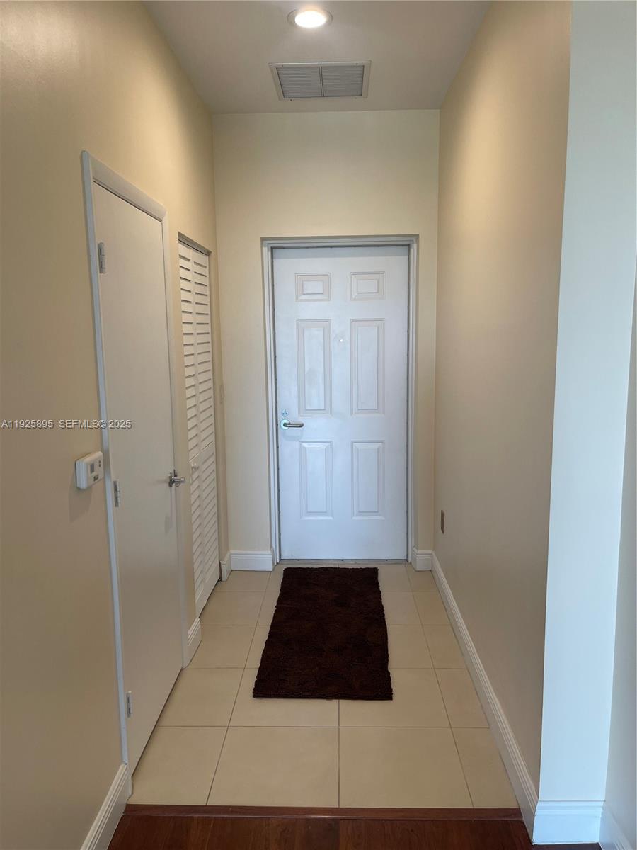DOWNTOWN DADELAND CONDO N - Residential Lease