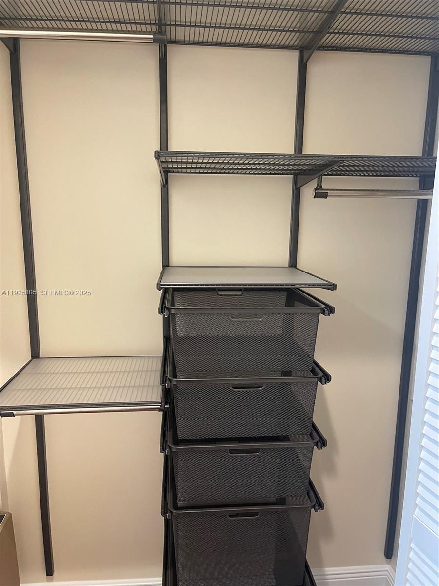 DOWNTOWN DADELAND CONDO N - Residential Lease