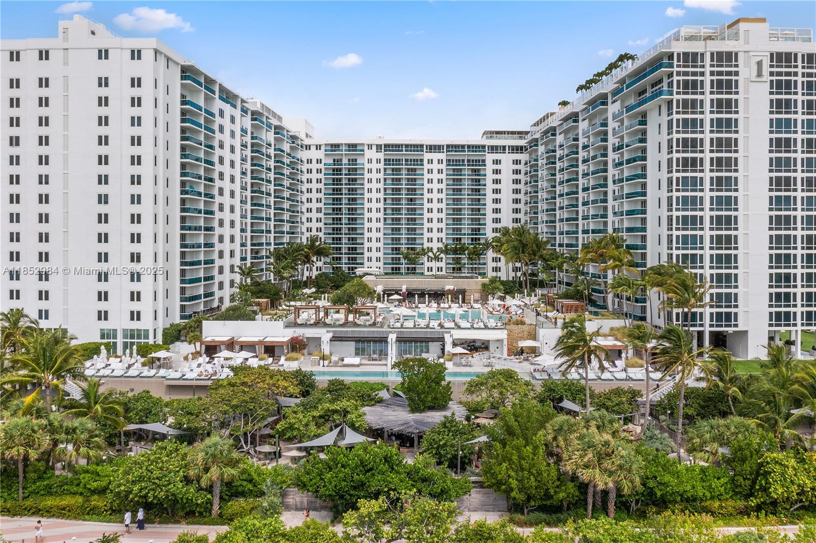 2301 Collins Ave 523