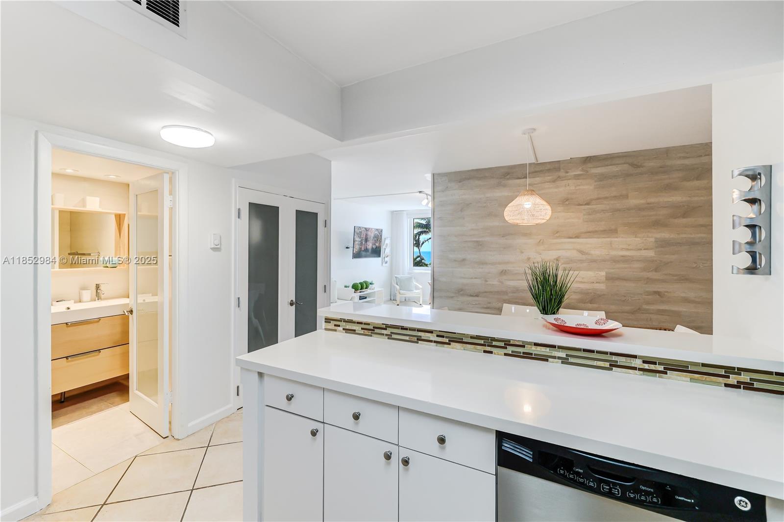 RONEY PALACE CONDO - Residential