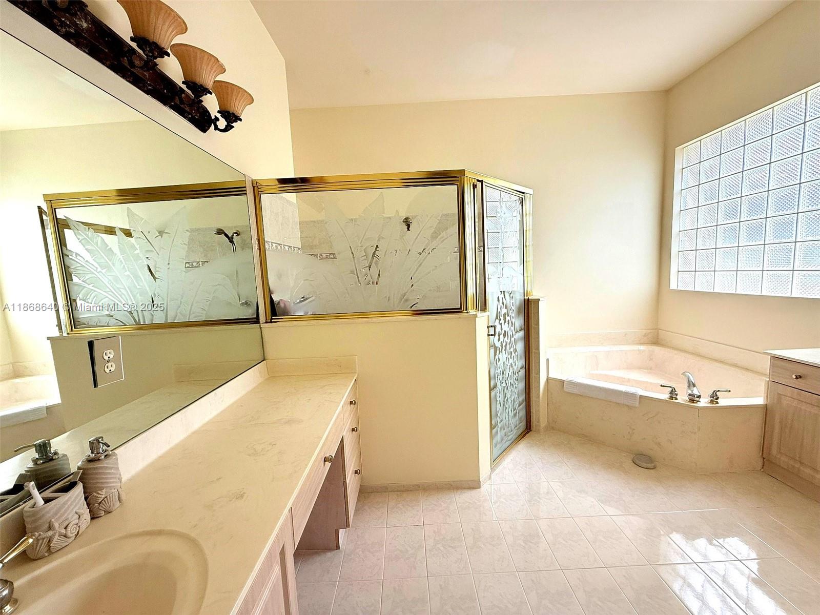 HERON BAY FOUR - Residential