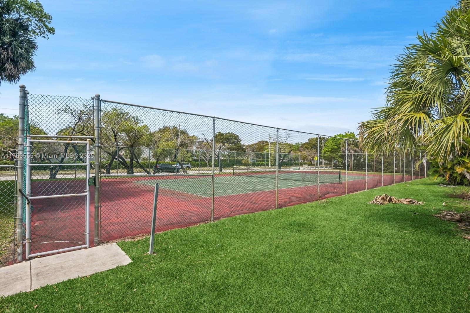 GARDENS OF KENDALL SO CON - Residential