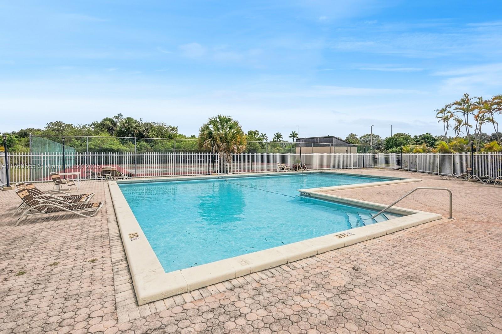 GARDENS OF KENDALL SO CON - Residential