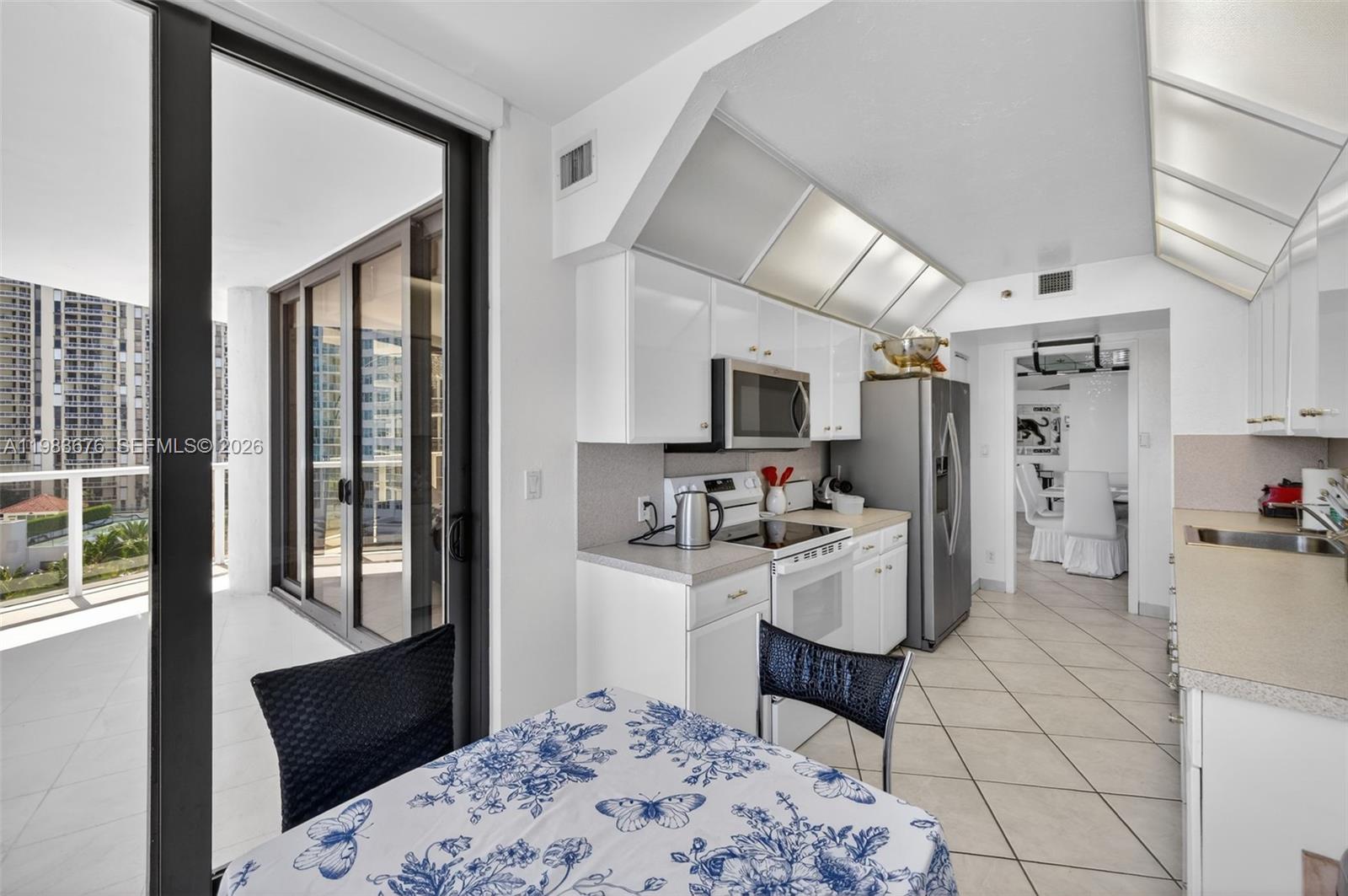 HAMPTONS WEST CONDO - Residential