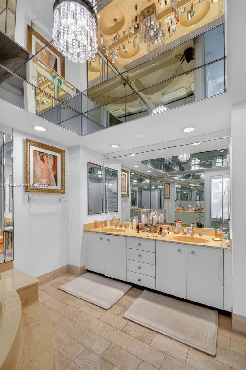 HAMPTONS WEST CONDO - Residential
