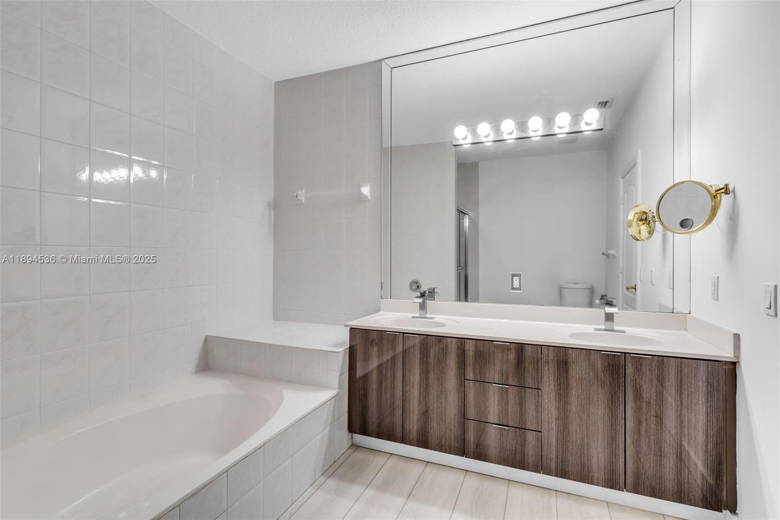 WEST LAKES GARDENS 1ST AD - Residential