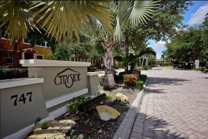 Beautiful 2 Bedroom, 2.5 Bathroom, Bonus Room, 1 Car Garage + street parking. This unit is updated. The design details, fine finishing, top of the line fixtures, from top to bottom are impressive. Renovations like this are hard to find.  Ton of natural lighting in every room. Close to the vibrant downtown West Palm Beach area, beaches, transportation, airport, nightlife, shopping and restaurants.