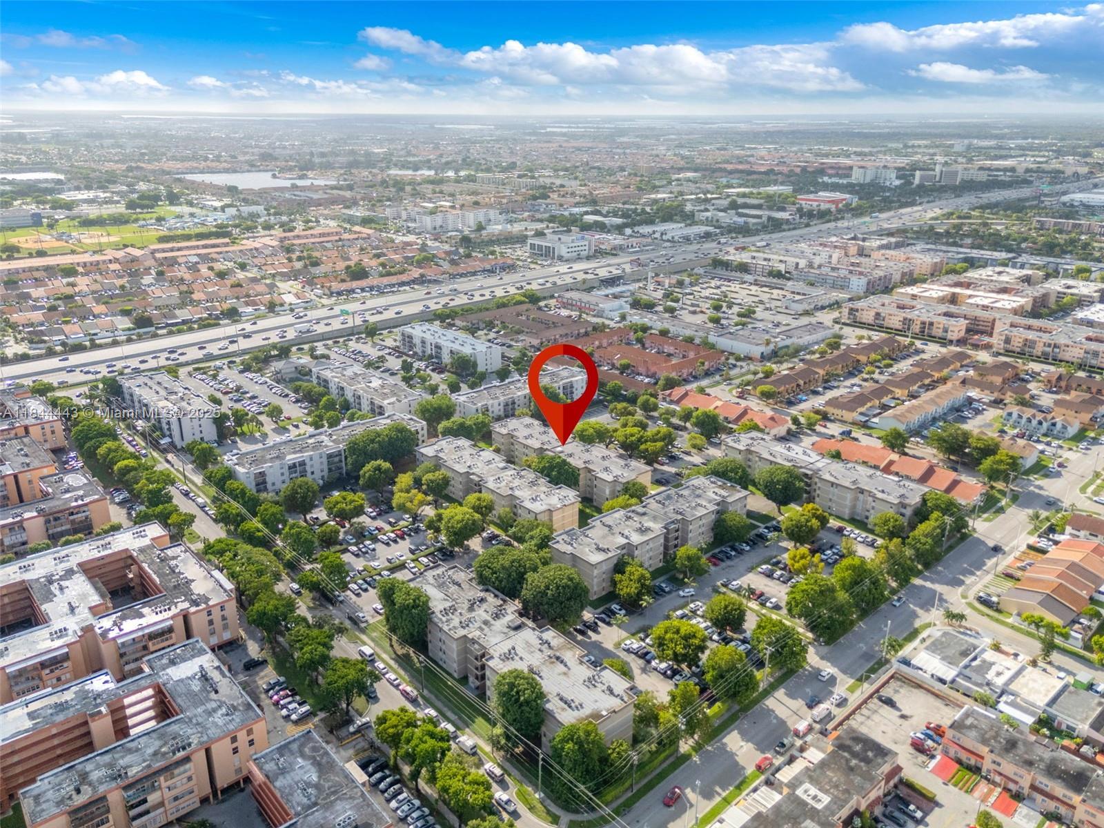 CAMBRIDGE CONDO - Residential