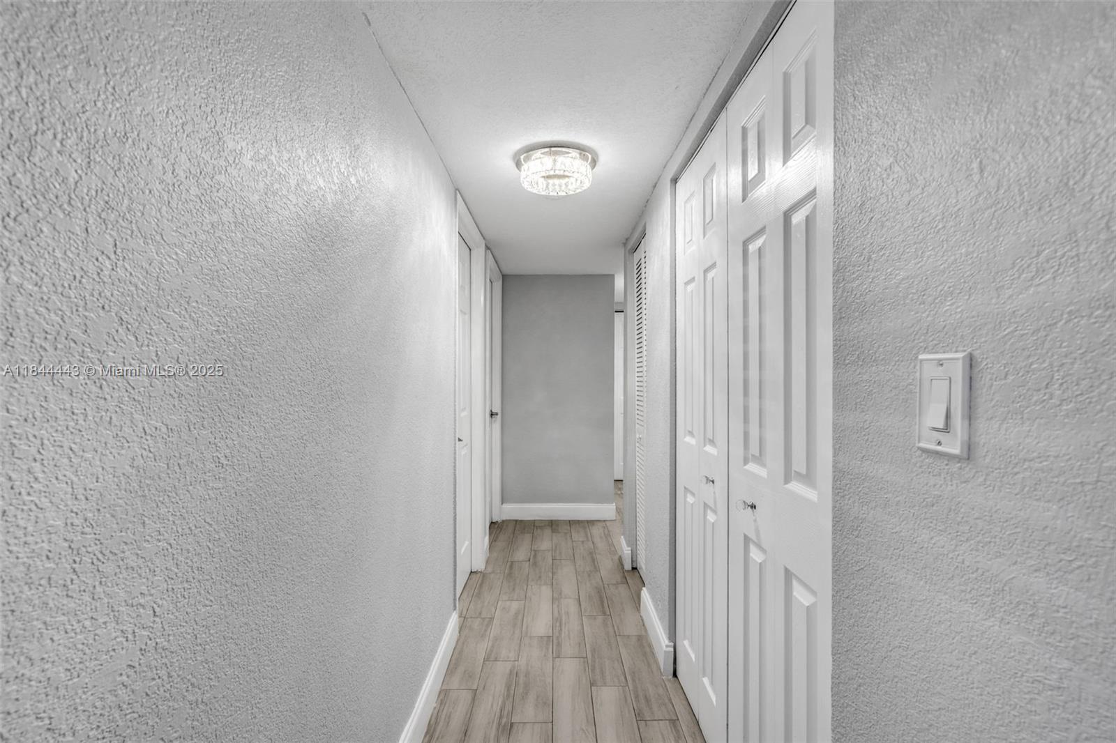 CAMBRIDGE CONDO - Residential