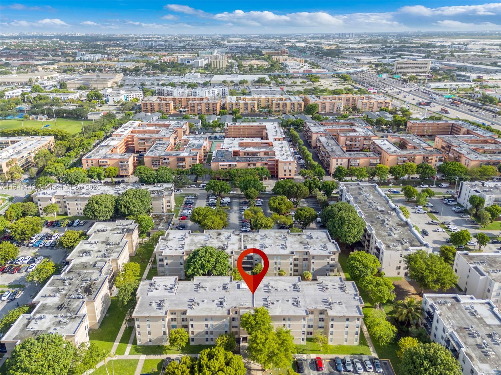 CAMBRIDGE CONDO - Residential