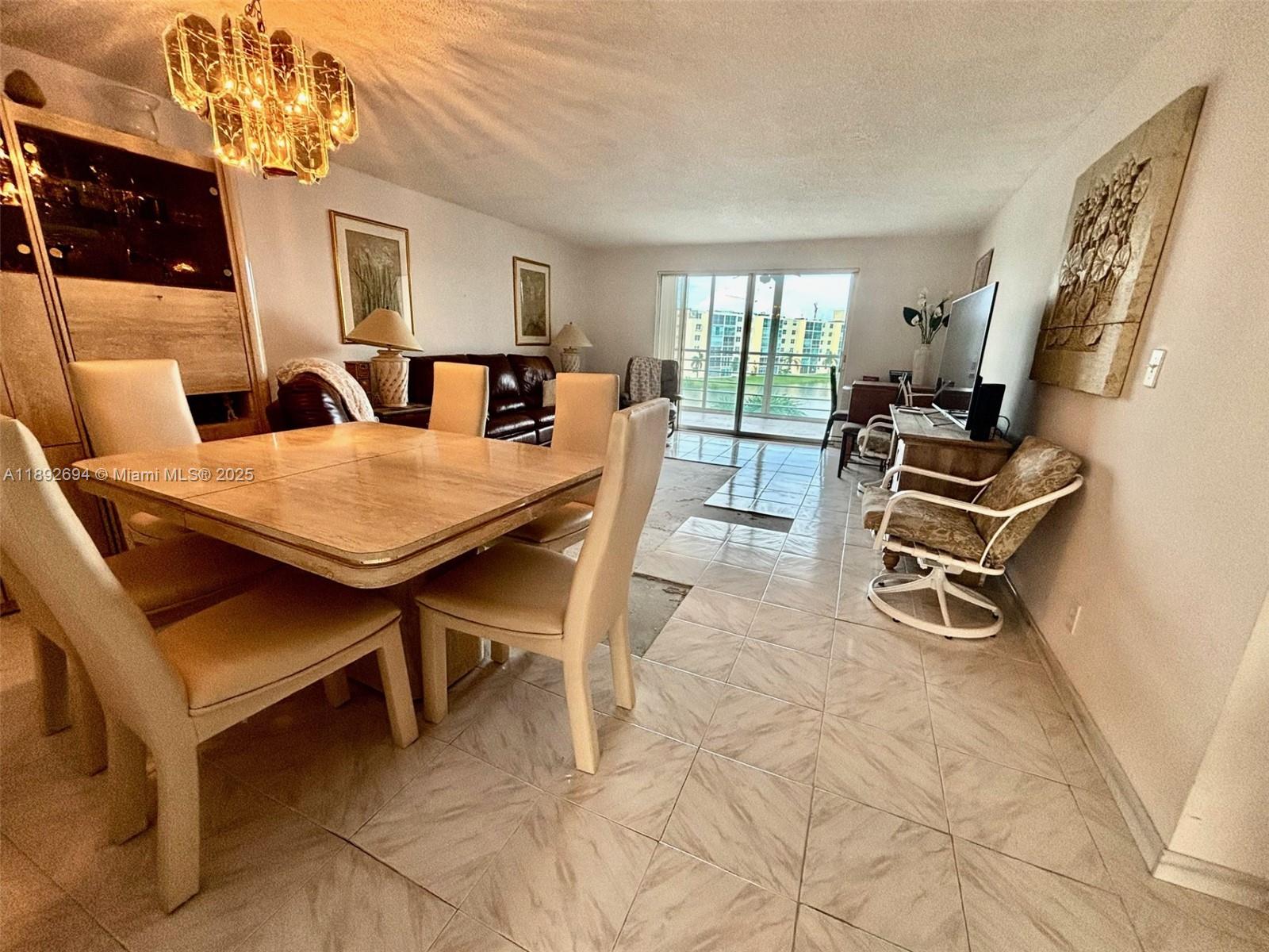MEADOWBROOK LAKES VIEW CO - Residential