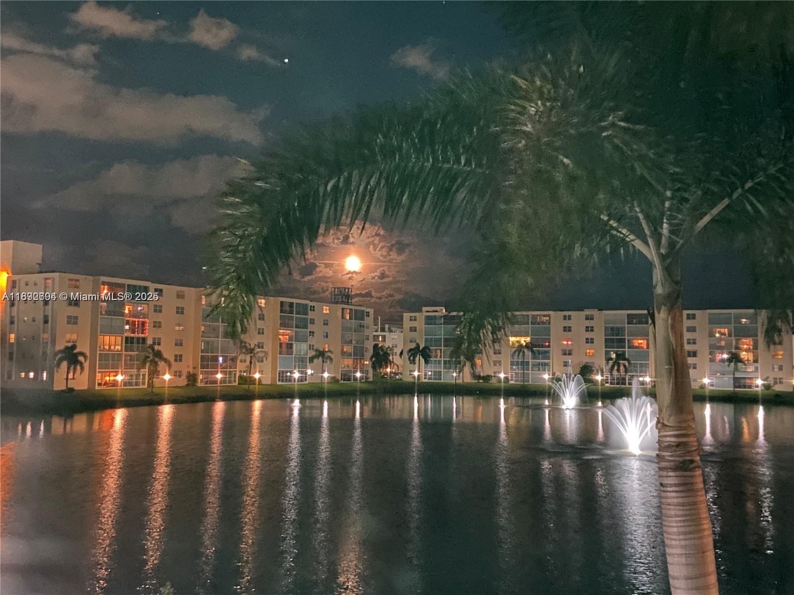 MEADOWBROOK LAKES VIEW CO - Residential