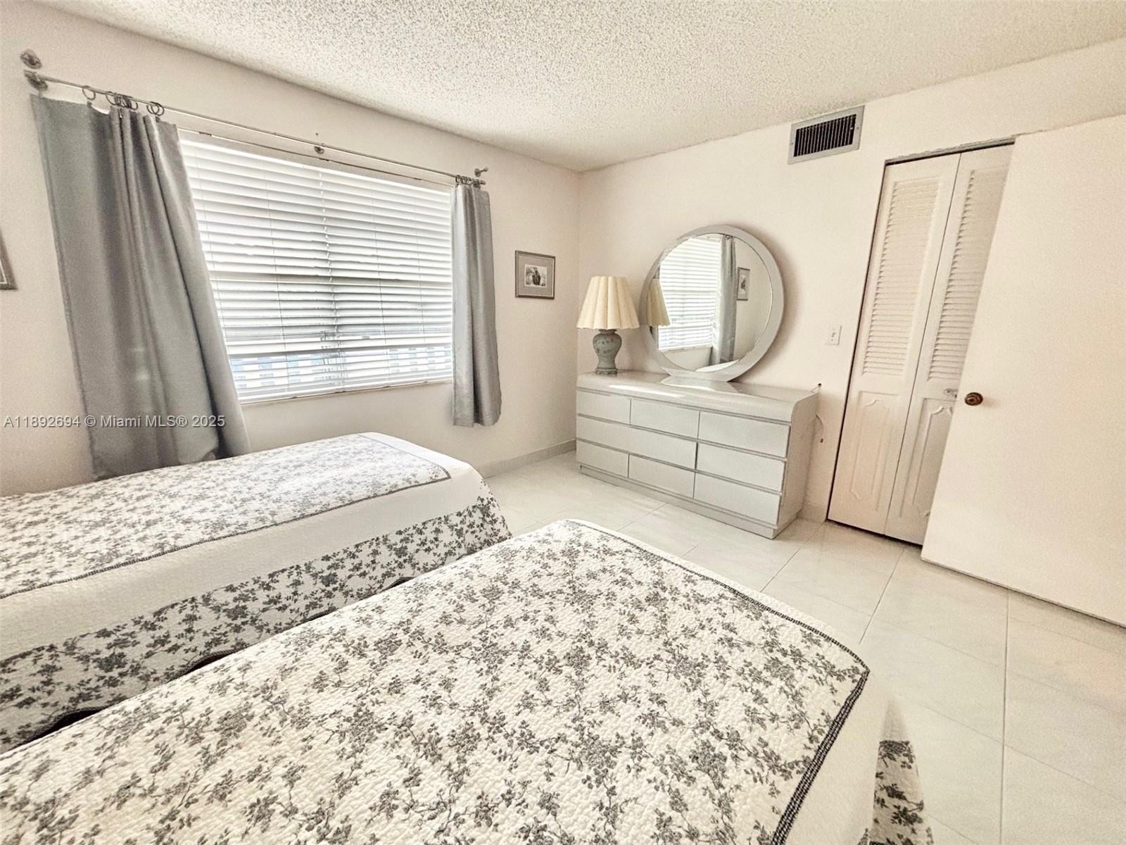 MEADOWBROOK LAKES VIEW CO - Residential