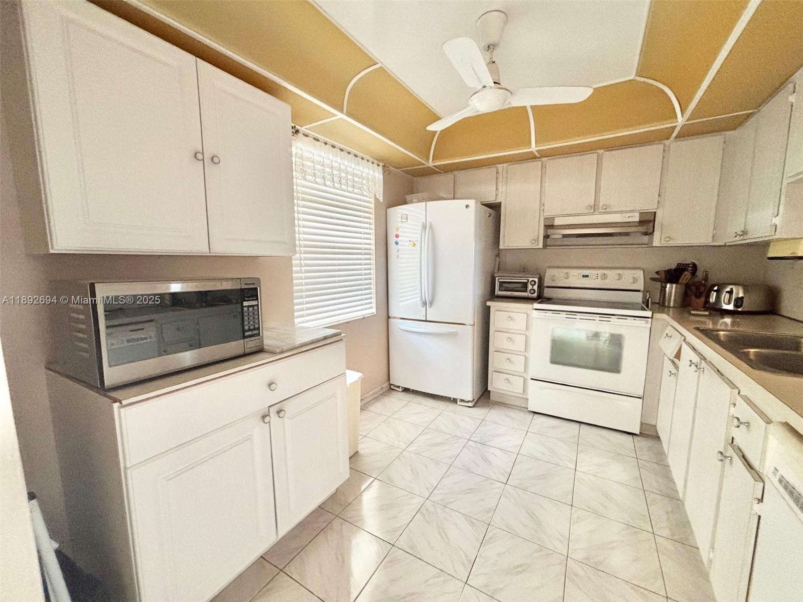 MEADOWBROOK LAKES VIEW CO - Residential