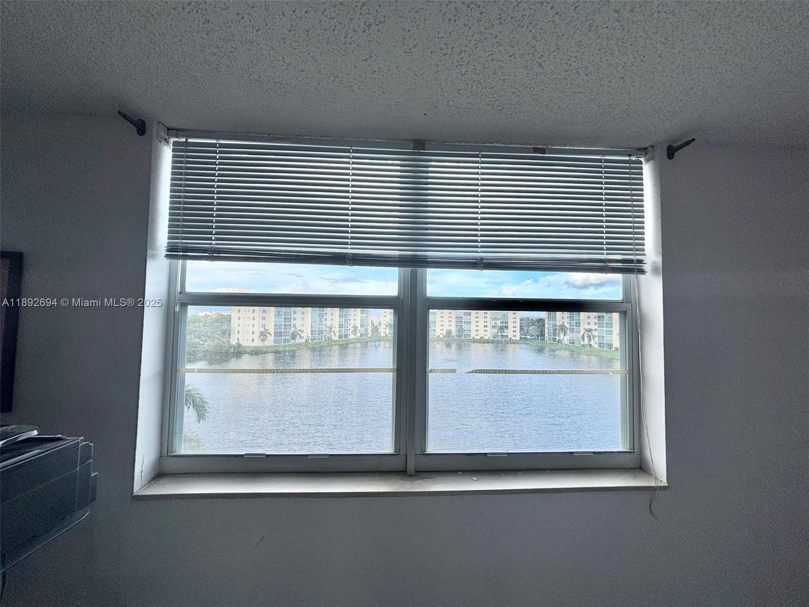 MEADOWBROOK LAKES VIEW CO - Residential