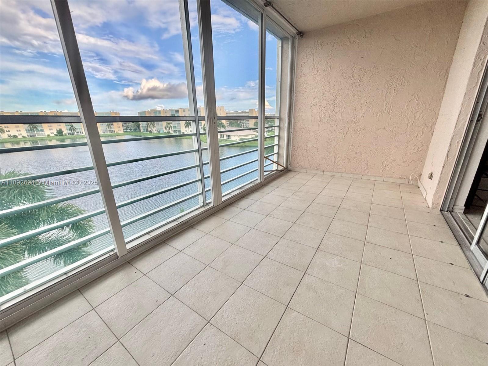 MEADOWBROOK LAKES VIEW CO - Residential