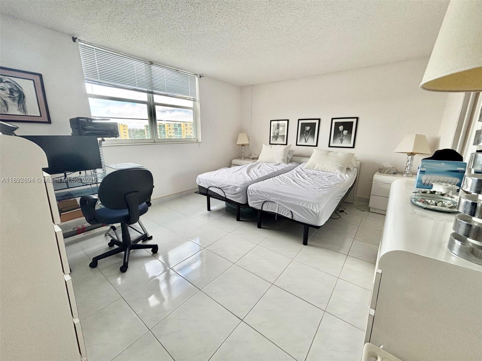 MEADOWBROOK LAKES VIEW CO - Residential