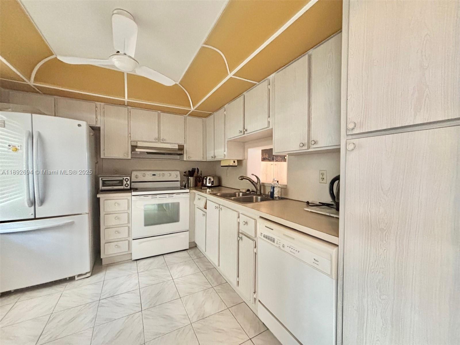 MEADOWBROOK LAKES VIEW CO - Residential