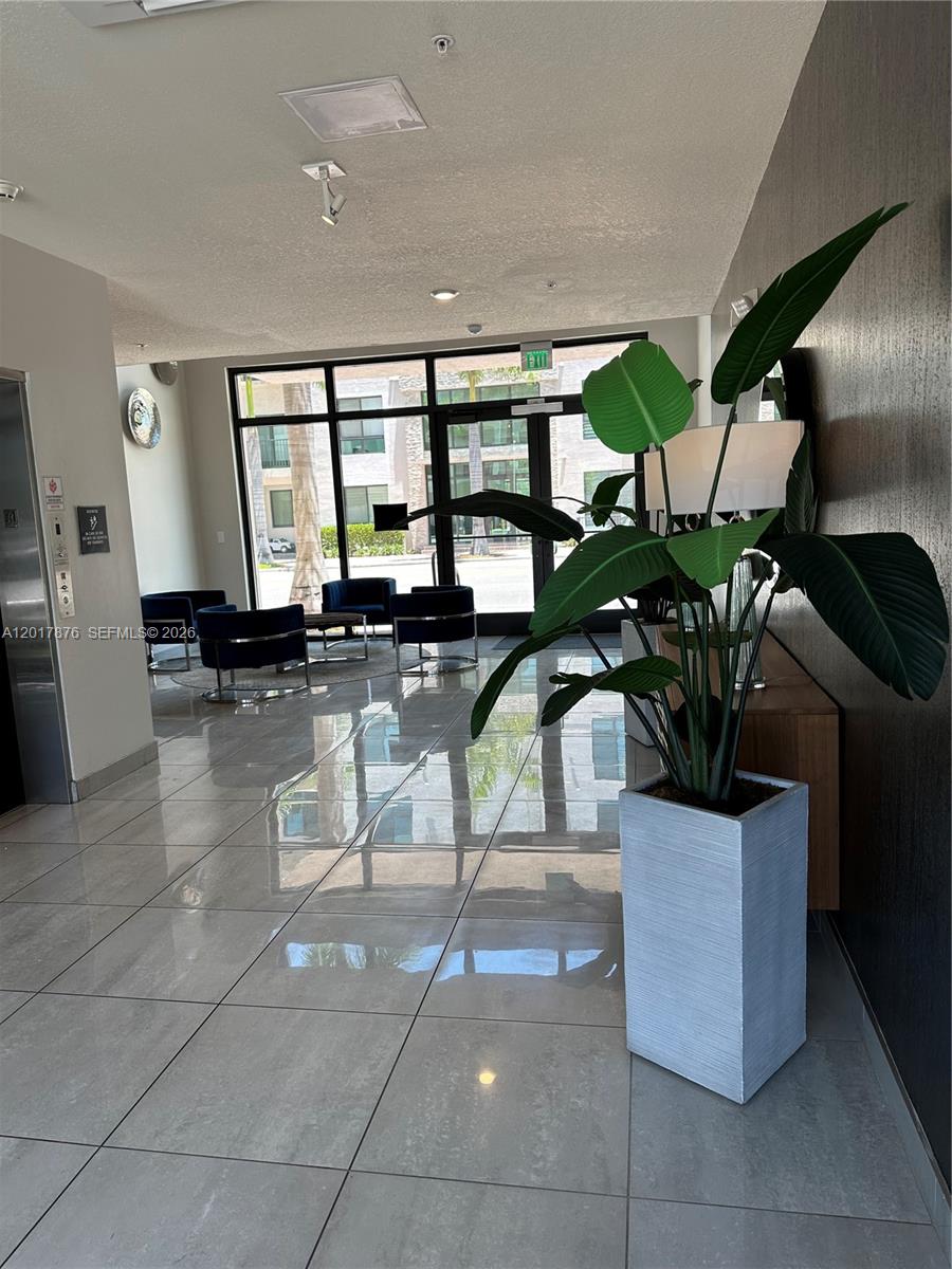 8201 NW 41st St D-203