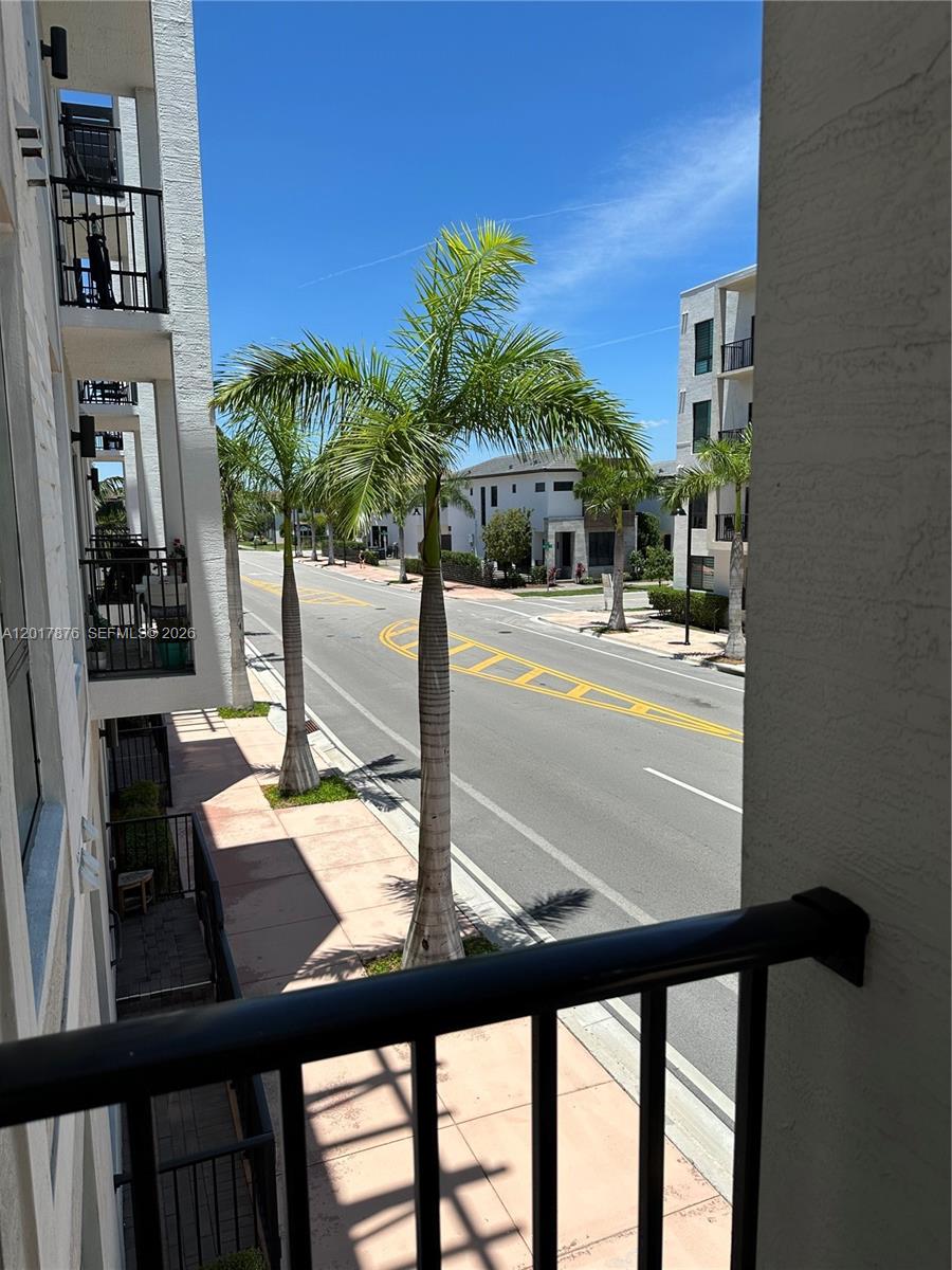 DOWNTOWN DORAL SOUTH PHAS - Residential