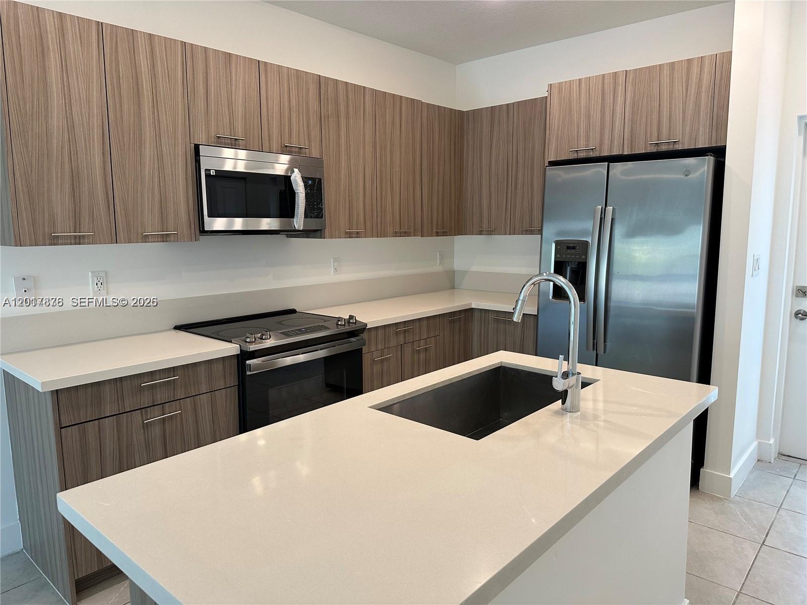 DOWNTOWN DORAL SOUTH PHAS - Residential