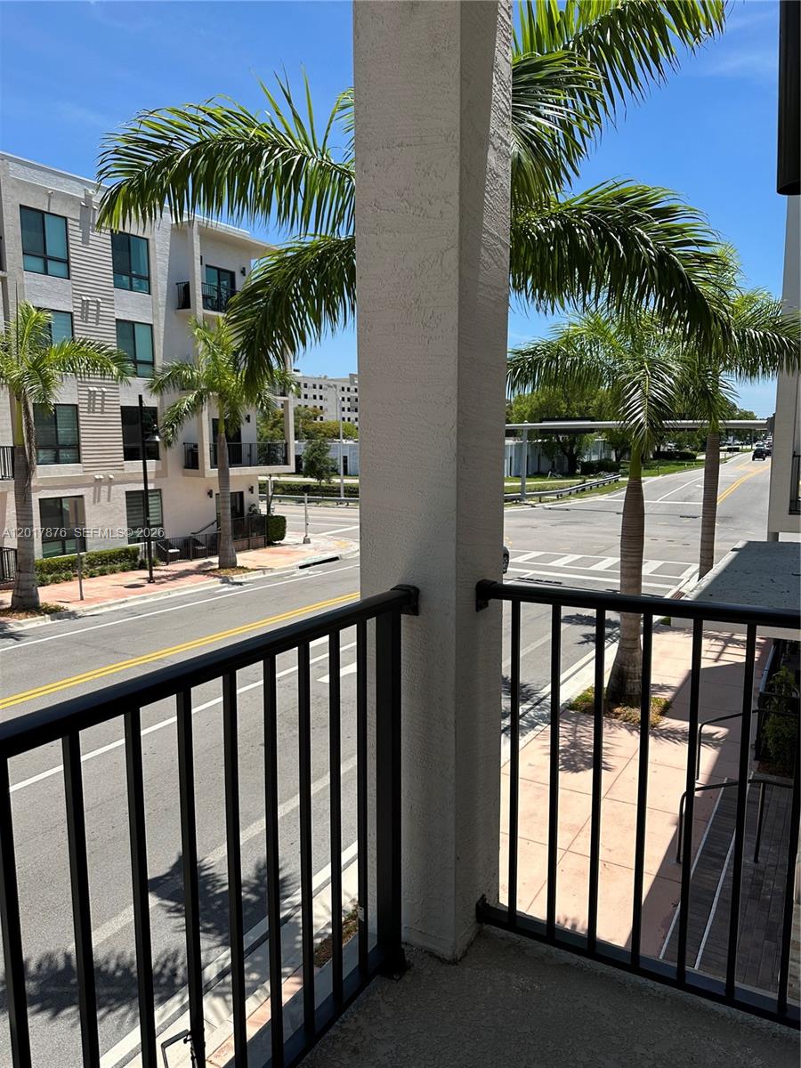 DOWNTOWN DORAL SOUTH PHAS - Residential