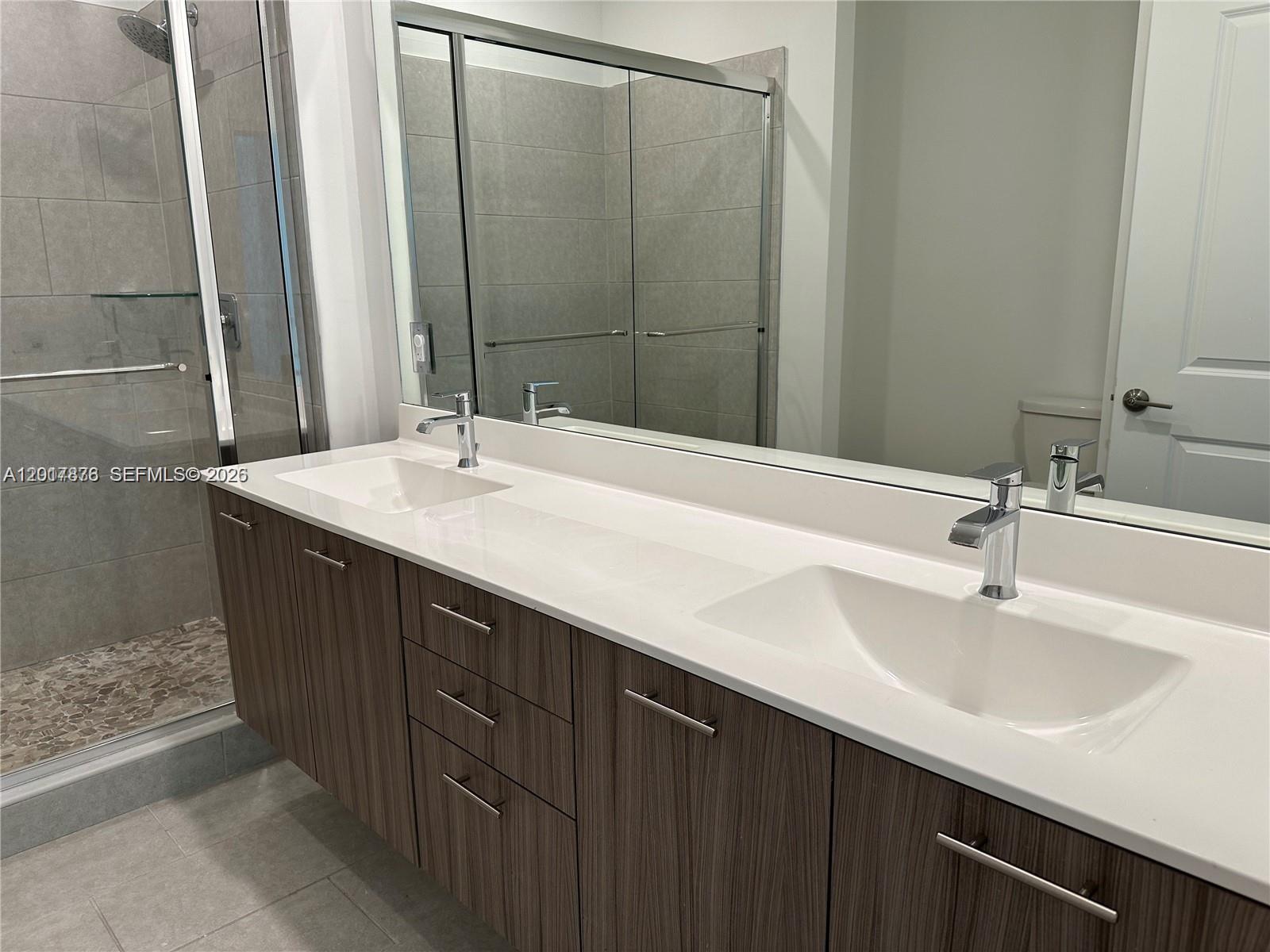 DOWNTOWN DORAL SOUTH PHAS - Residential