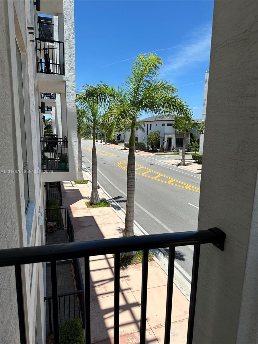 DOWNTOWN DORAL SOUTH PHAS - Residential