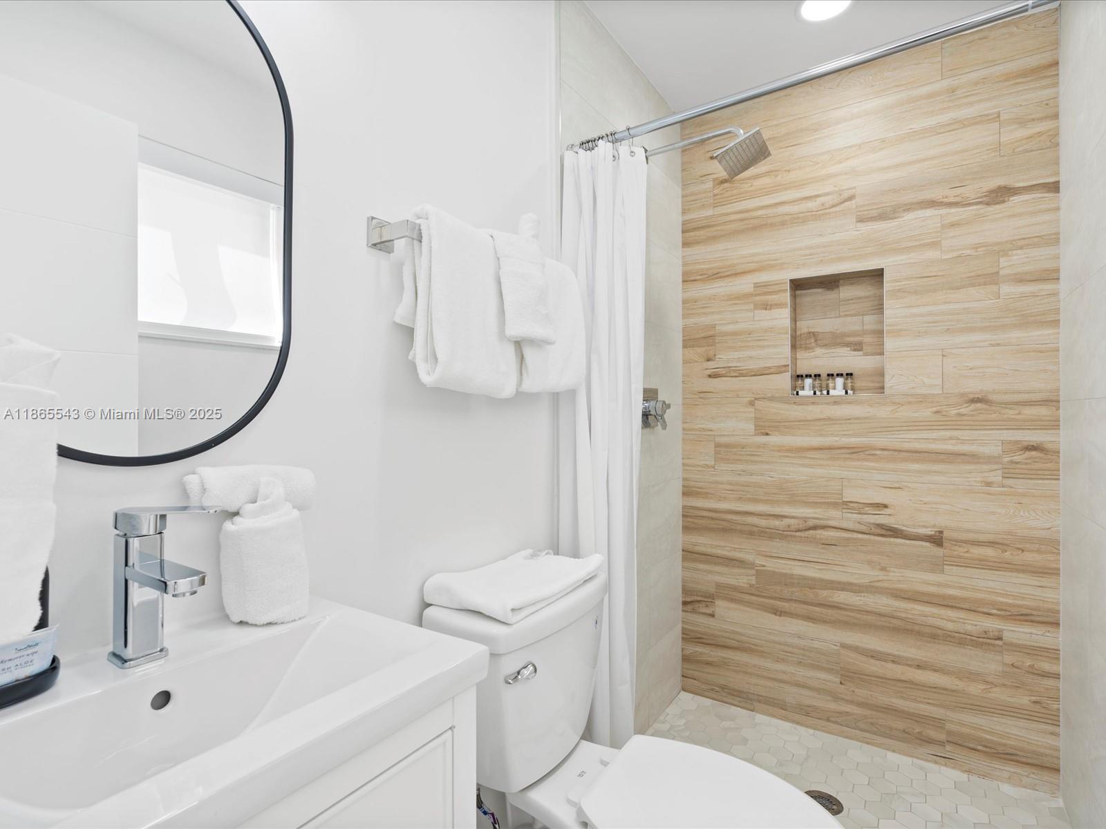 DRIFTWOOD PLAZA NO 3 - Residential