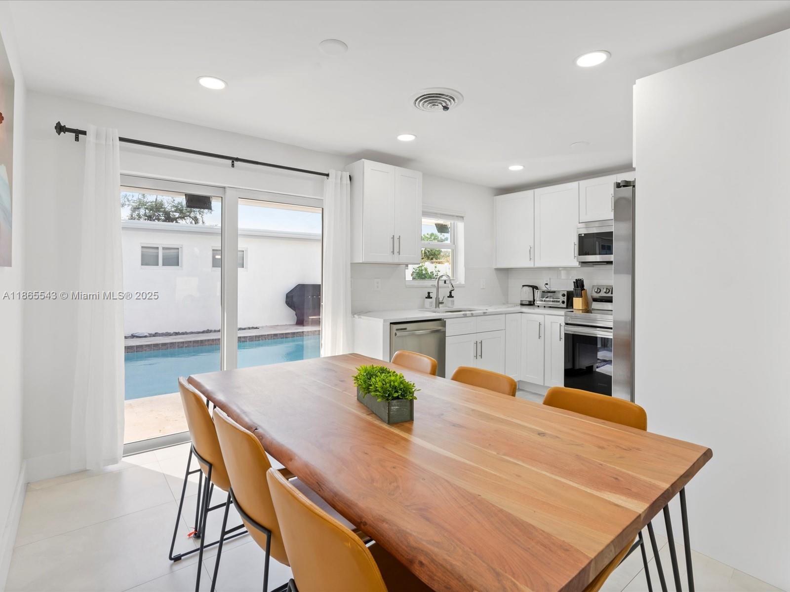 DRIFTWOOD PLAZA NO 3 - Residential