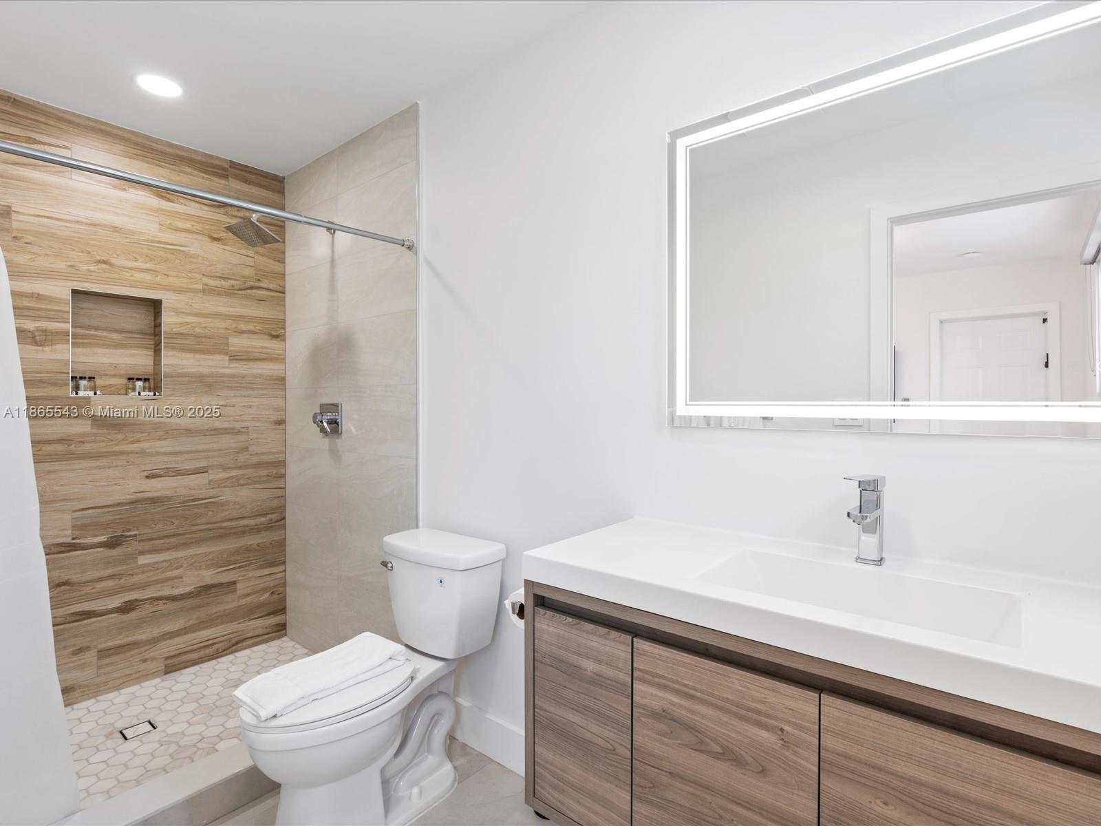 DRIFTWOOD PLAZA NO 3 - Residential