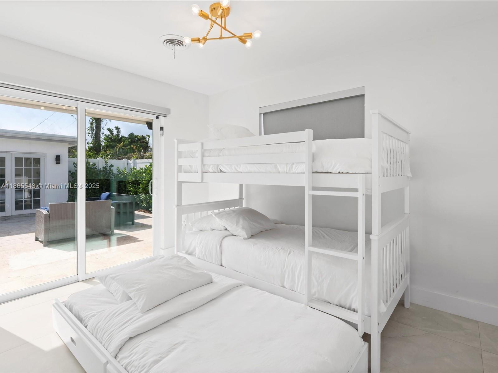 DRIFTWOOD PLAZA NO 3 - Residential