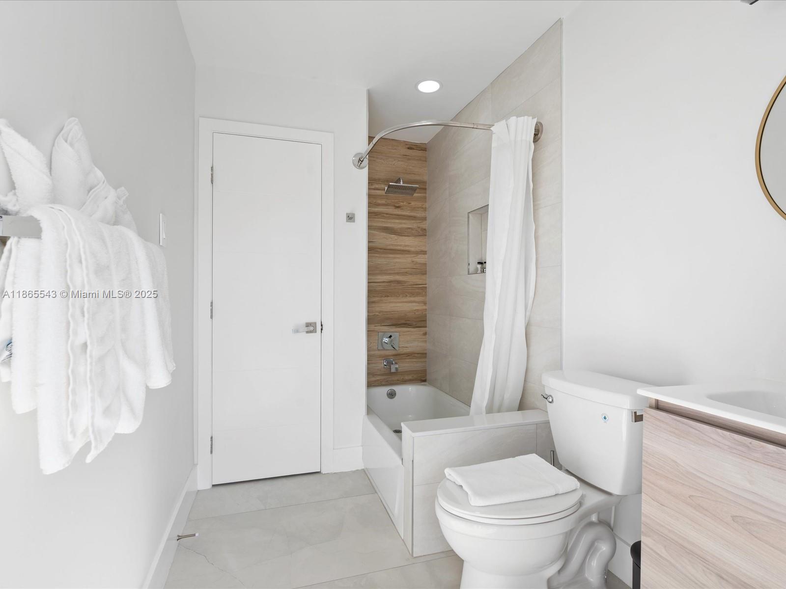 DRIFTWOOD PLAZA NO 3 - Residential