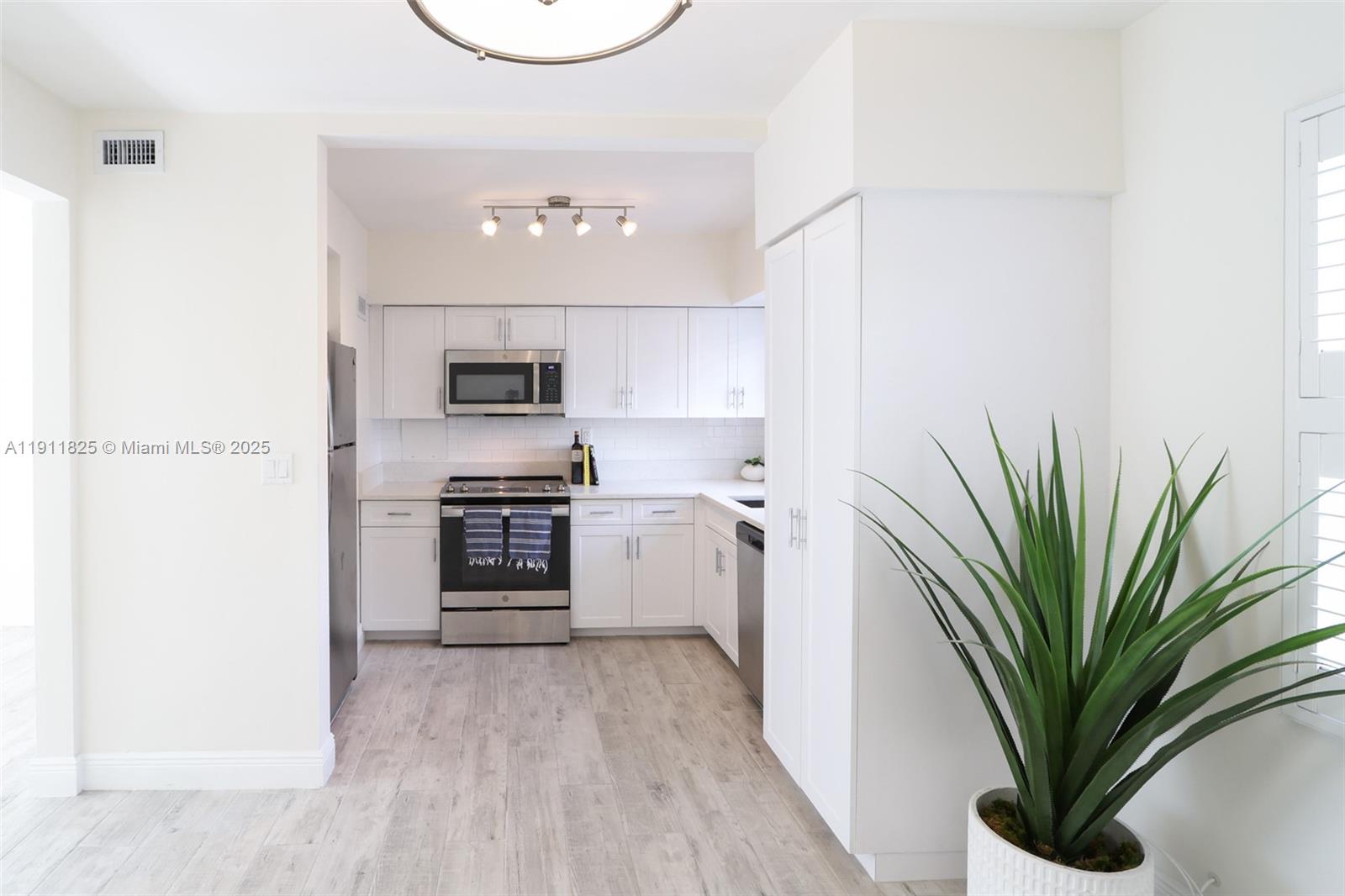 ARBORS CONDO - Residential Lease