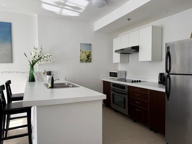 SHORT TERM ALLOWED! Beautiful unit, very bright with a great layout.
The building is located in One of the most exclusive locations in South of Fifth, between Collins Avenue and Ocean Drive.
GREAT INVESTMENT OPPORTUNITY