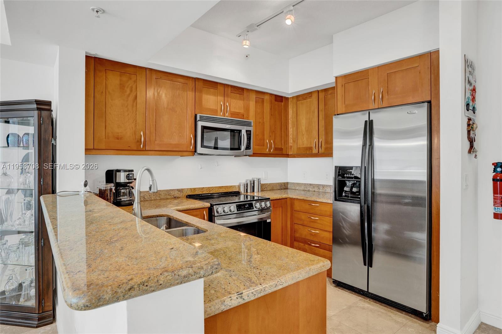 DUO CONDOMINIUM EAST - Residential