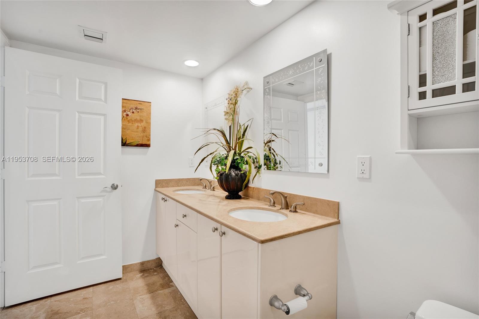 DUO CONDOMINIUM EAST - Residential