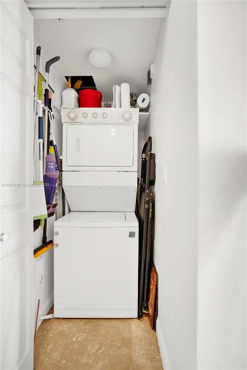 DUO CONDOMINIUM EAST - Residential