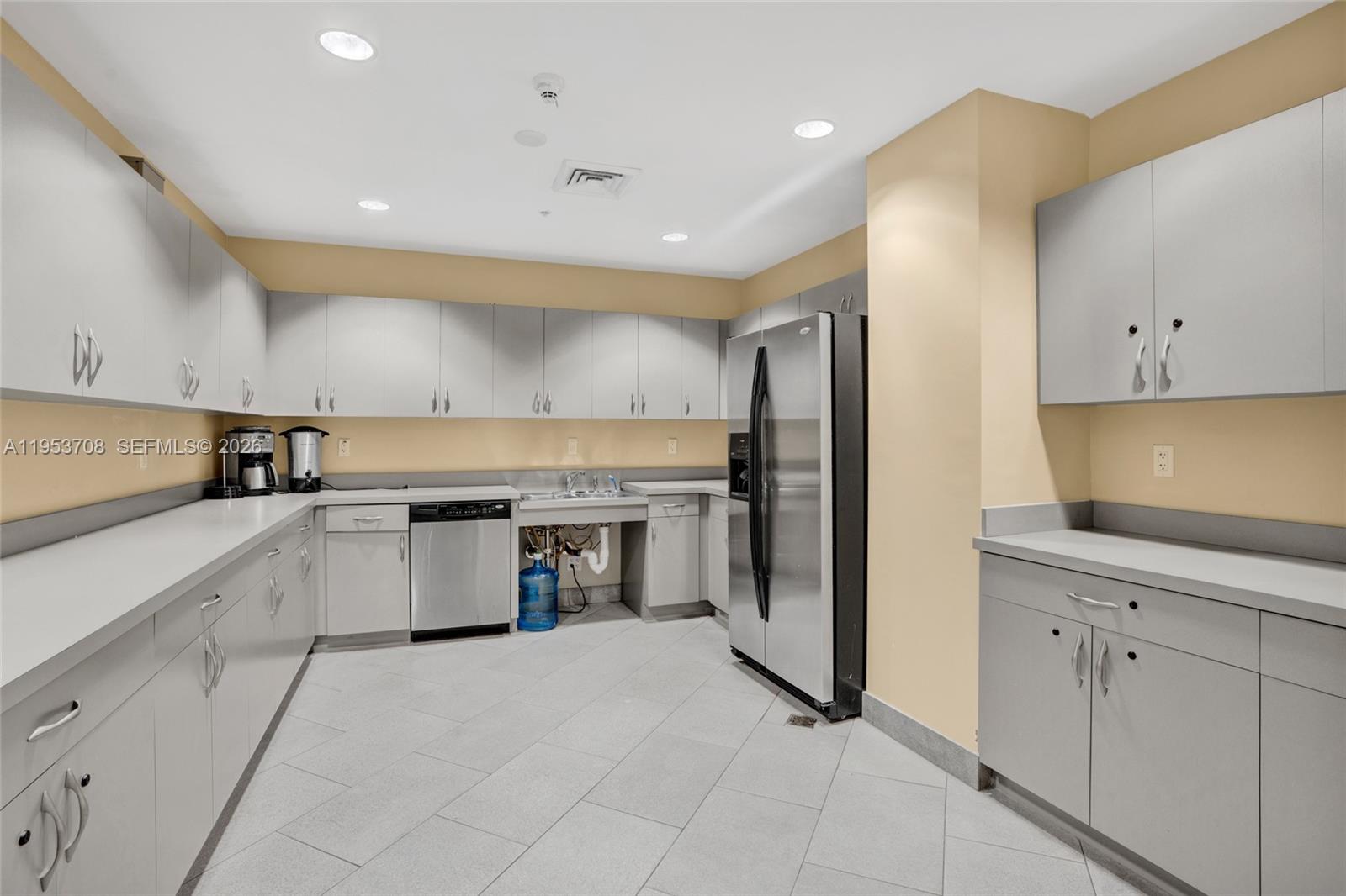 DUO CONDOMINIUM EAST - Residential