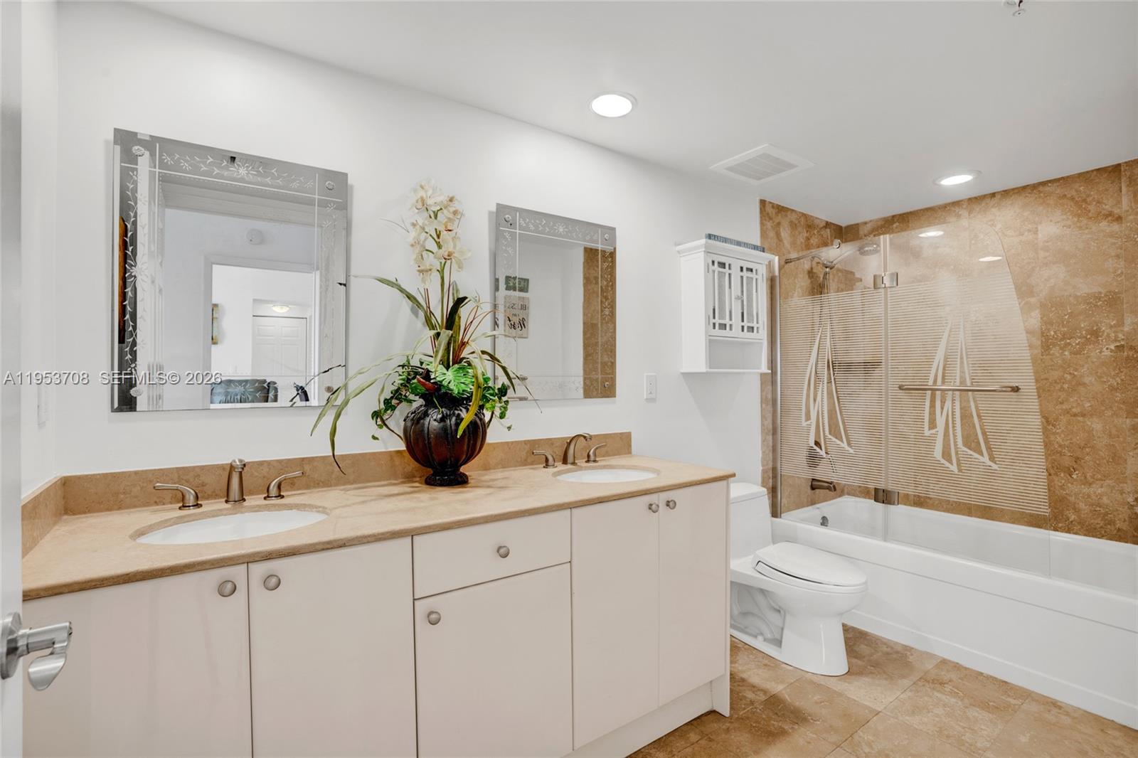 DUO CONDOMINIUM EAST - Residential