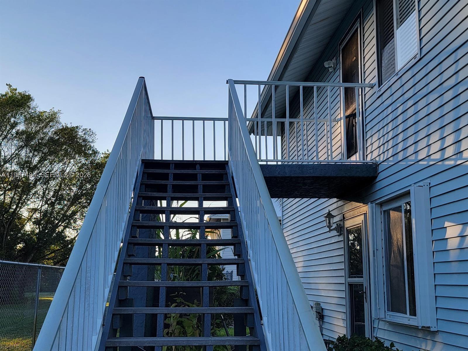 109 SE Village Dr 109