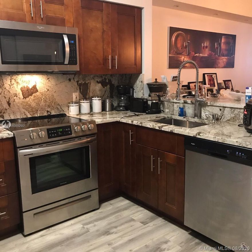 COMPLETELY RENOVATED CONDO WITH 2 COVERED PARKING SPACES JUST STEPS FROM THE UNIT. FEELS LIKE A TOWNHOME! THE COMPLEX HAS AN AMAZING POOL, JACUZZI, SAUNA, CLUBHOUSE, GYM, 24HR SECURITY, MINI MARKET, MINI GOLF, COVERED PARKING, AND MORE. COMPLEX IS LOCATED IN THE HEART OF THE CITY WITH EASY ACCESS TO MAIN ROADS. CONVENTIONAL FINANCING IS AVAILABLE. CALL NOW!