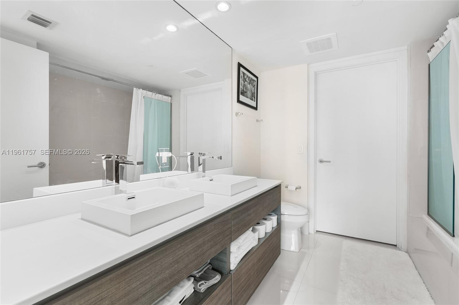 1100 MILLECENTO RESIDENCE - Residential